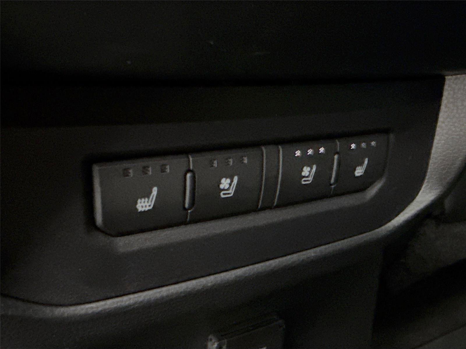 Used 2024 Toyota Tundra Platinum AWD/4WD image 40