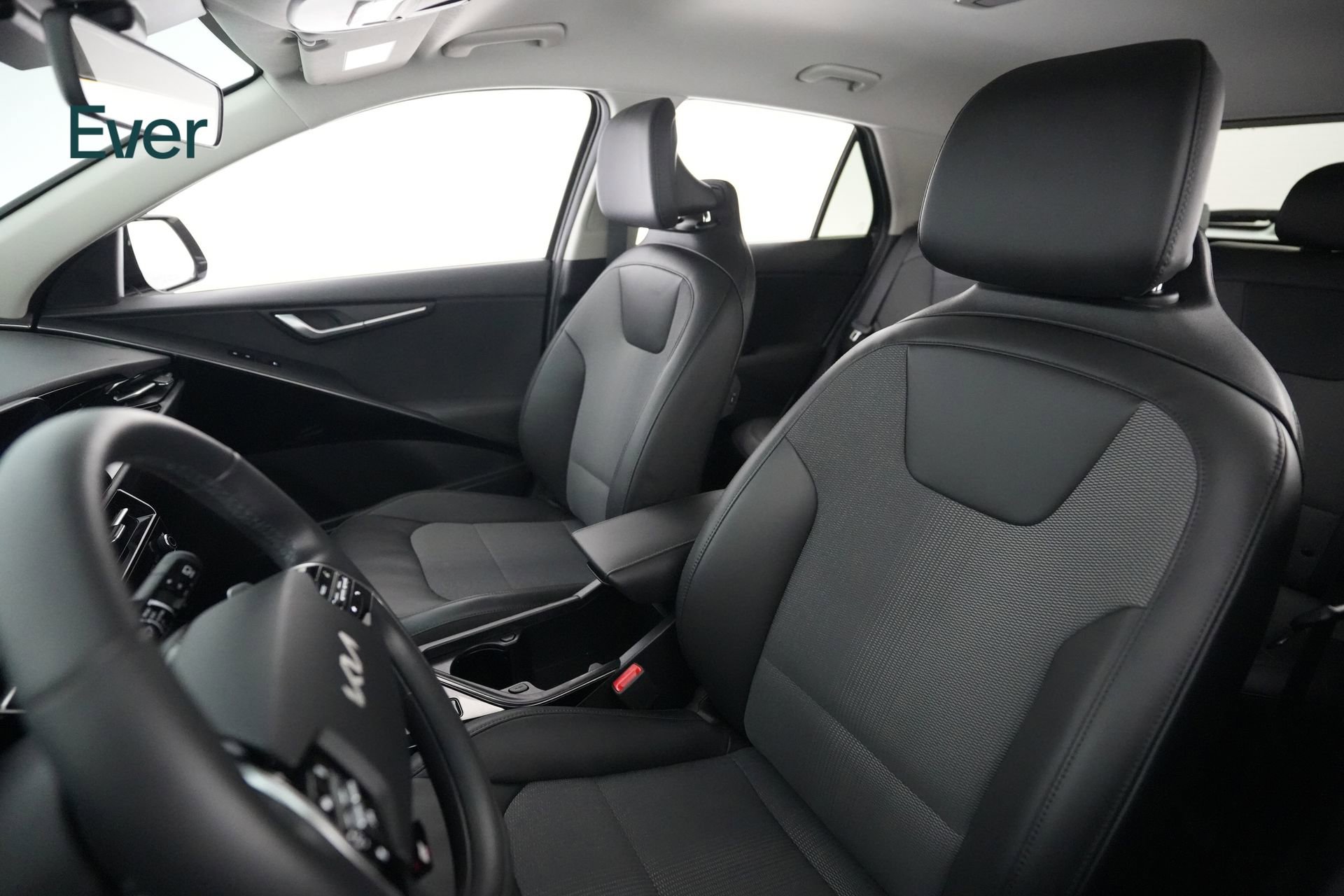Used 2024 Kia Niro Wind w/ Wind Preserve Package FWD image 4