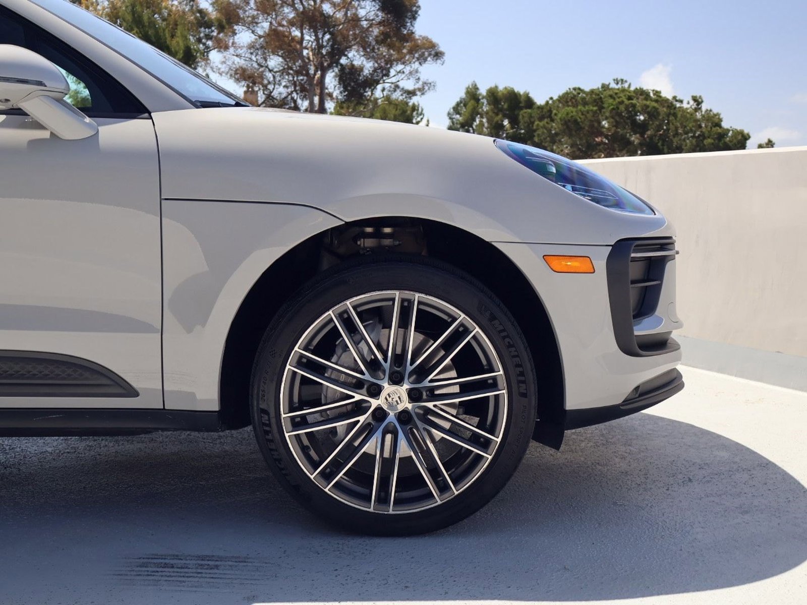 Certified 2023 Porsche Macan AWD/4WD image 11