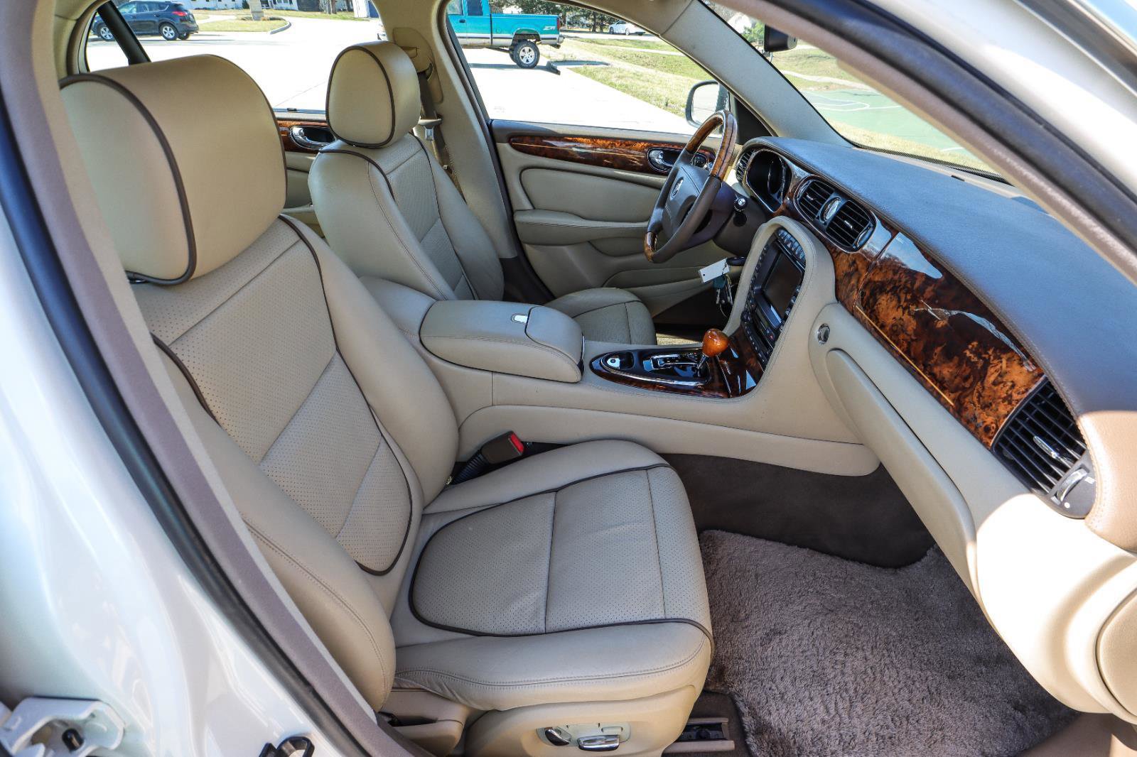 Used 2008 Jaguar XJ8 L image 39