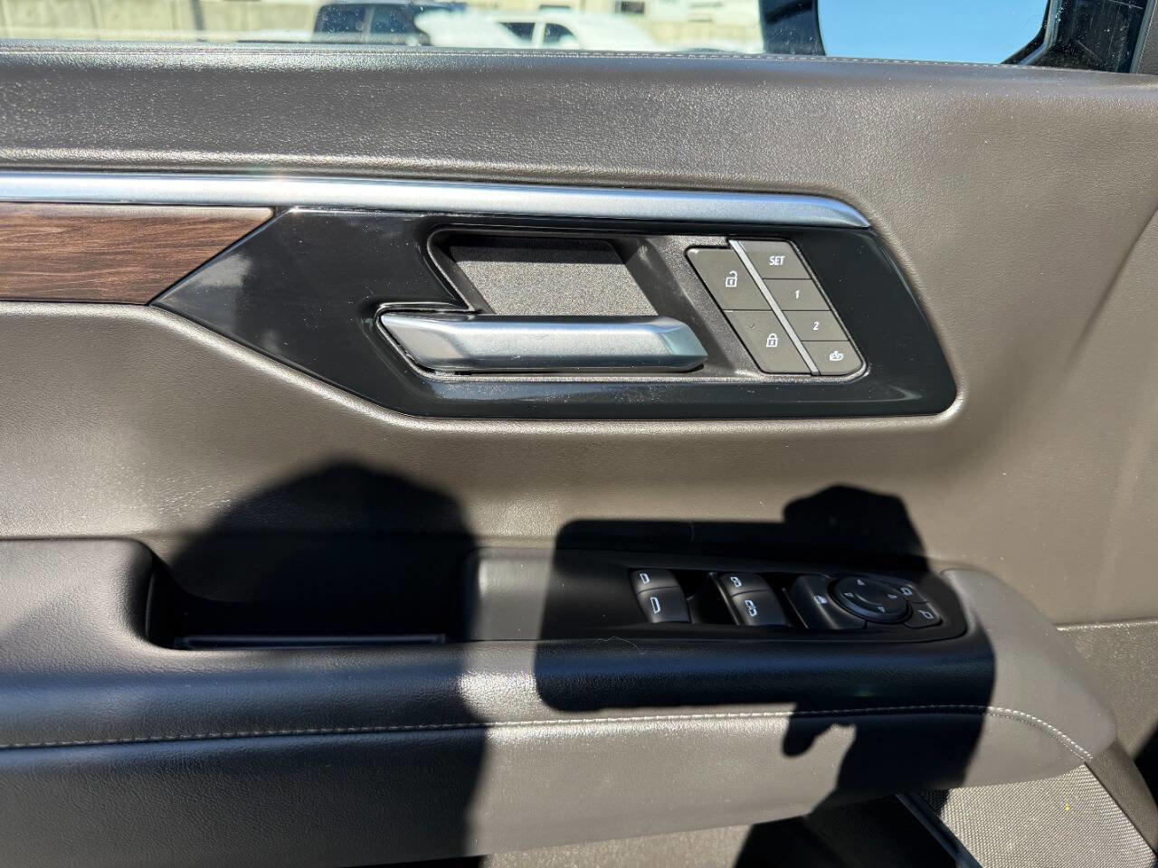 Used 2025 Chevrolet Suburban Z71 image 31