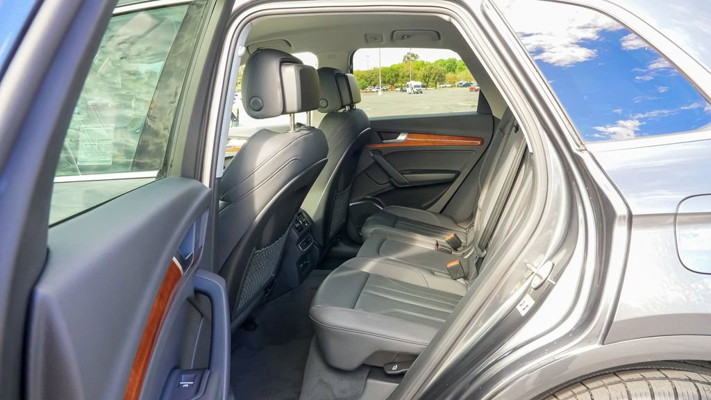 Used 2022 Audi Q5 e Premium w/ Convenience Package image 15