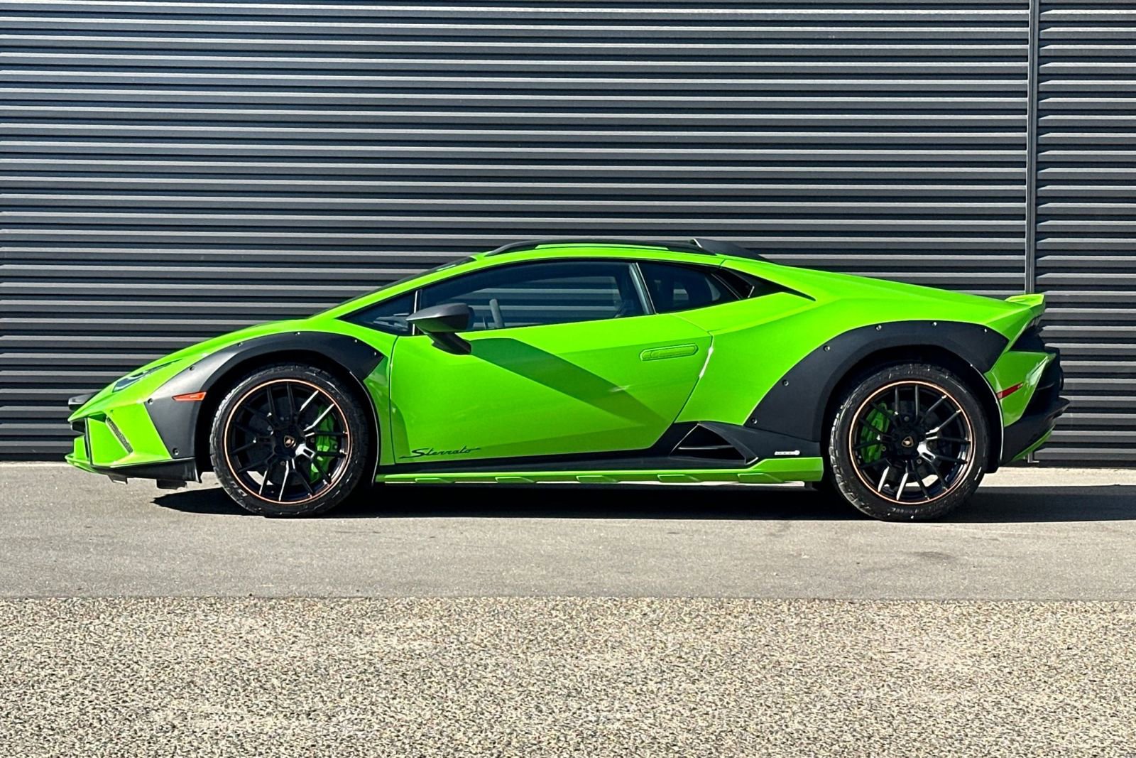 Used 2024 Lamborghini Huracan Sterrato image 2