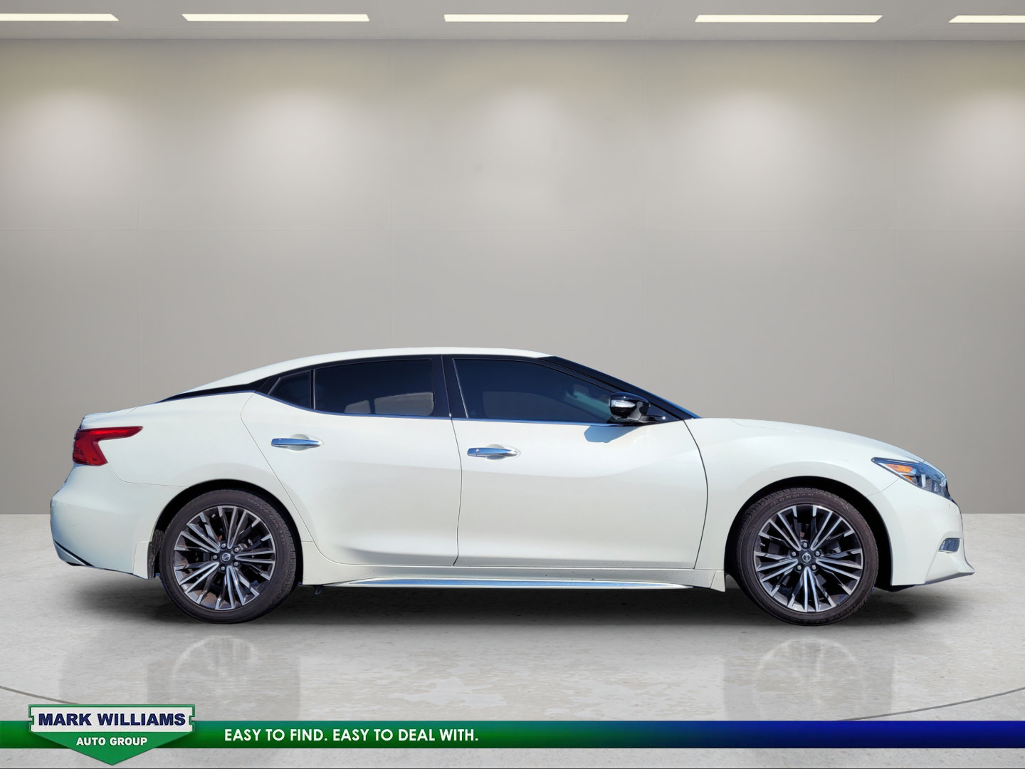 Used 2017 Nissan Maxima Platinum w/ Medallion Package FWD image 2