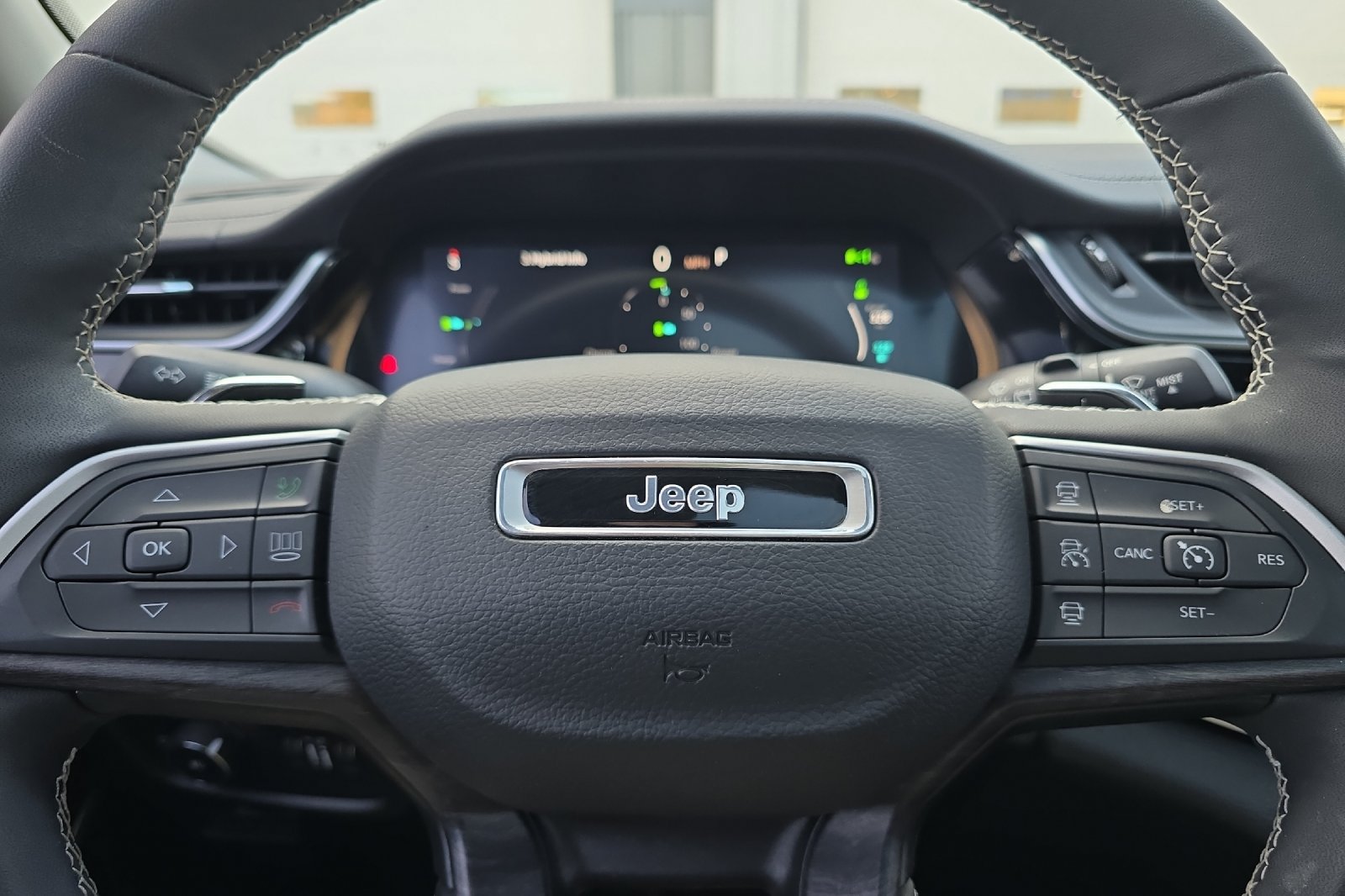 Used 2022 Jeep Grand Cherokee Limited 4xe w/ Luxury Tech Group II AWD/4WD image 27