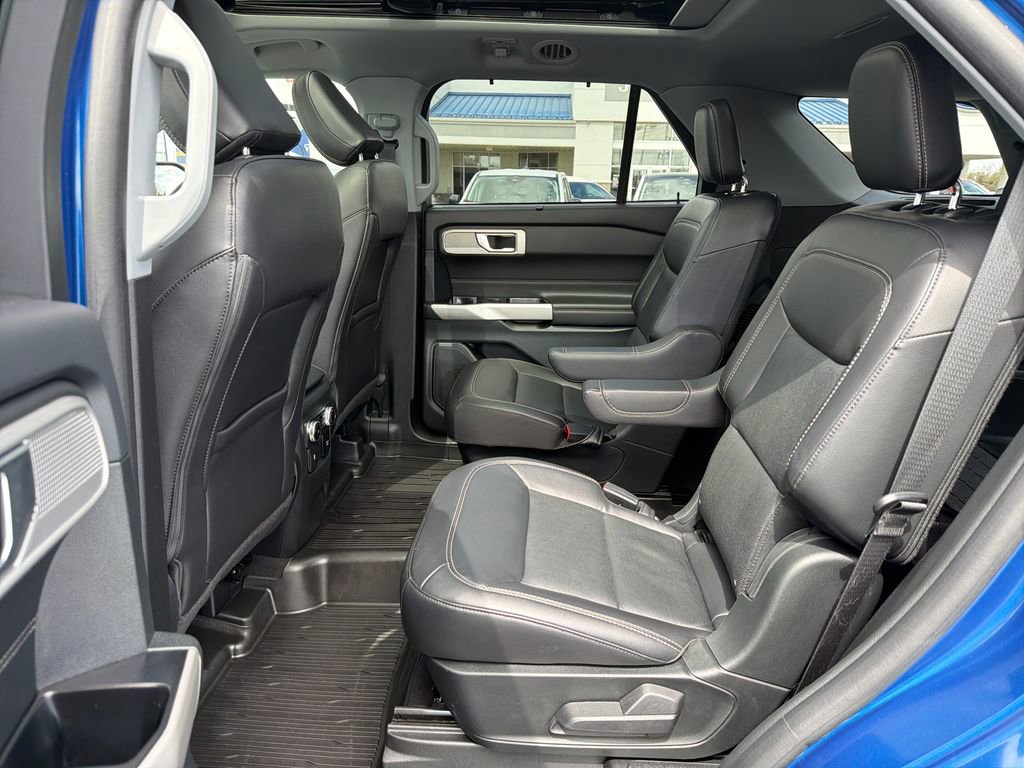 Used 2023 Ford Explorer Limited w/ Equipment Group 301A AWD/4WD image 25