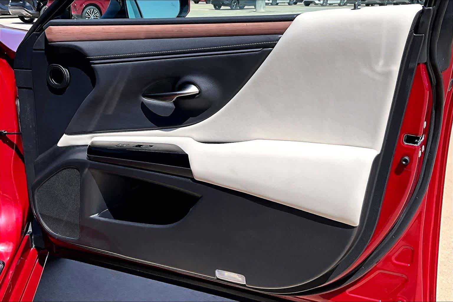 Certified 2025 Lexus ES 350 w/ Premium Package image 23