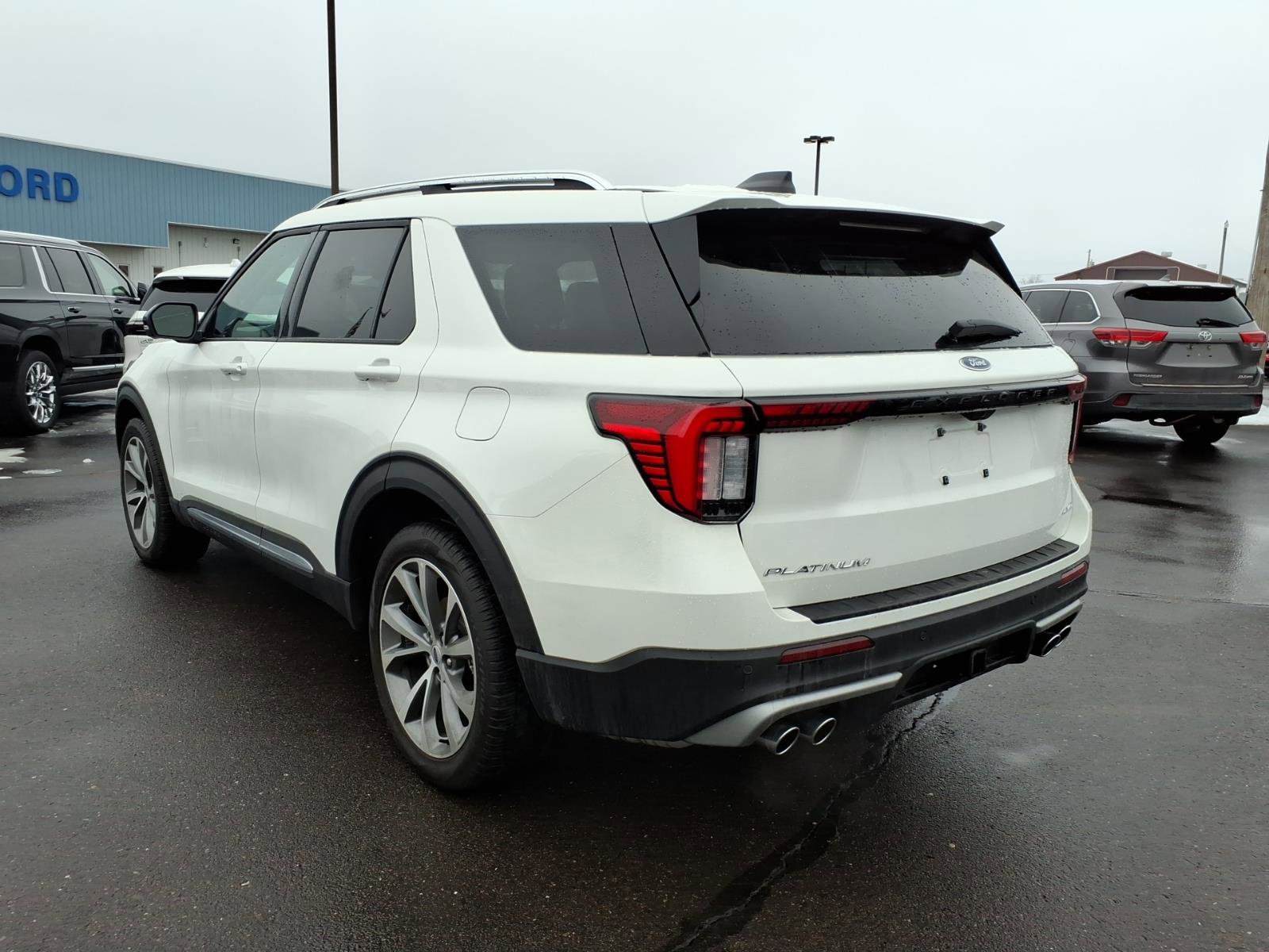 Used 2025 Ford Explorer Platinum w/ Ultimate Package image 3