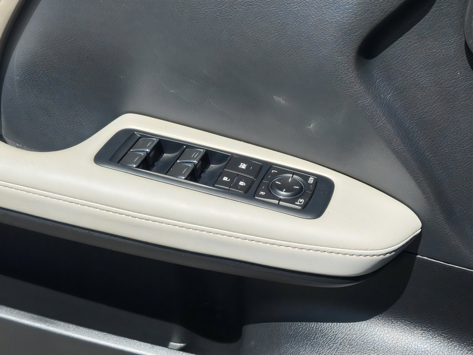 Used 2018 Lexus RX 350L Luxury w/ Accessory Package image 22