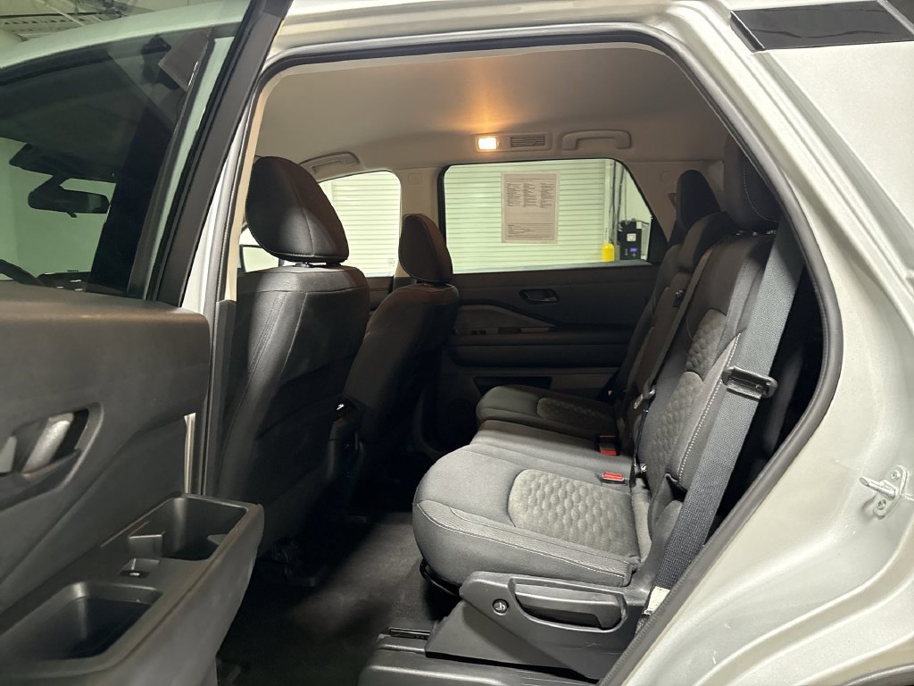 Used 2024 Nissan Pathfinder SV AWD/4WD image 22