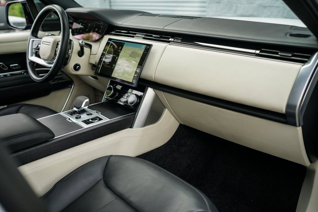 Used 2022 Land Rover Range Rover Long Wheelbase SE image 22