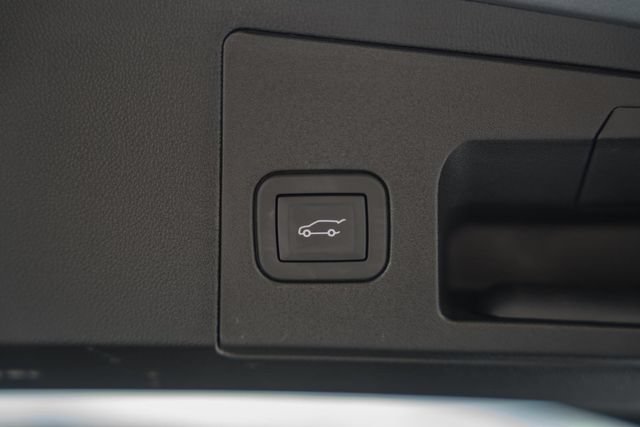 Used 2025 Cadillac XT5 Luxury FWD image 11