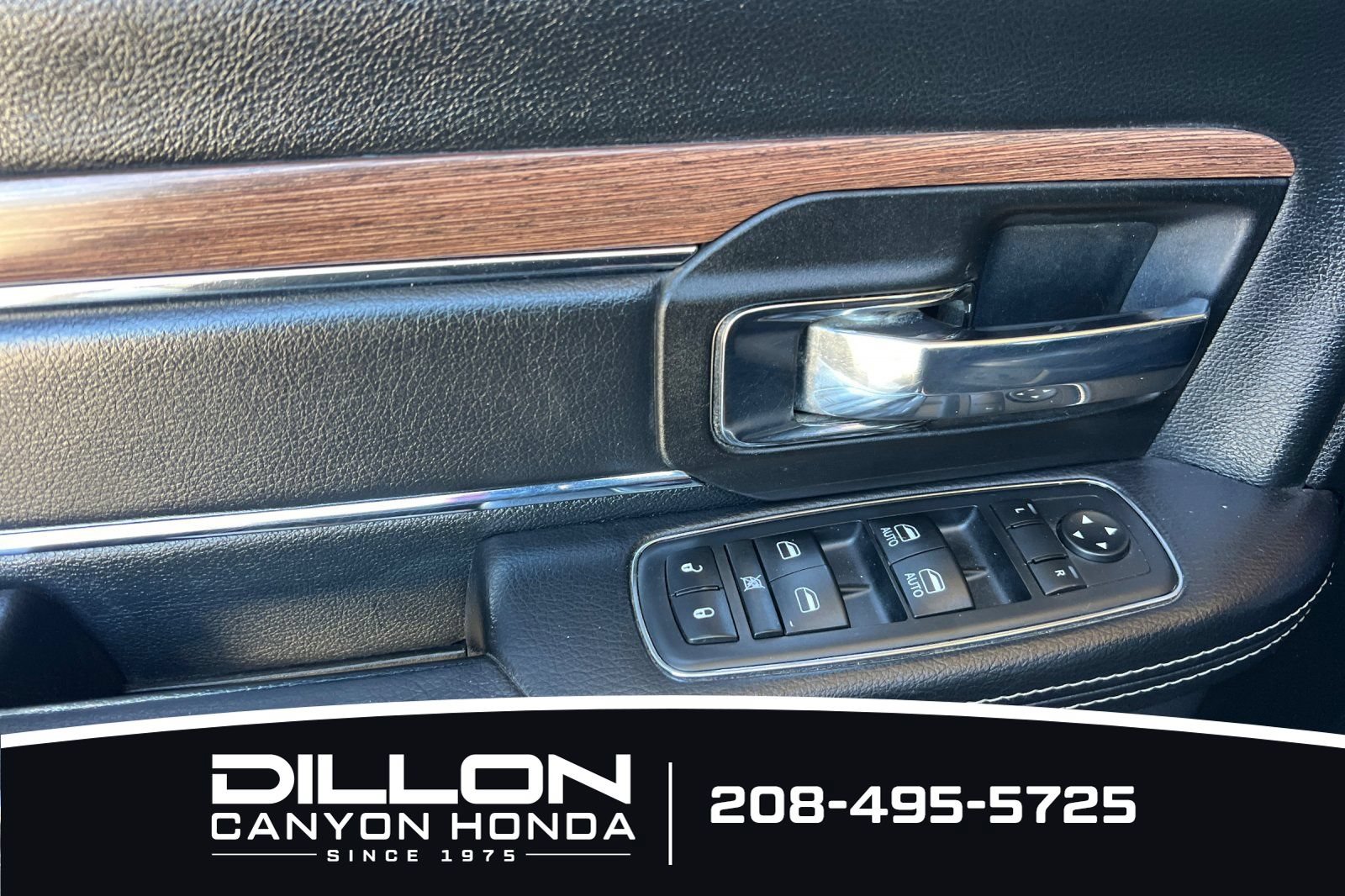 Used 2017 RAM 1500 Laramie w/ Convenience Group AWD/4WD image 12