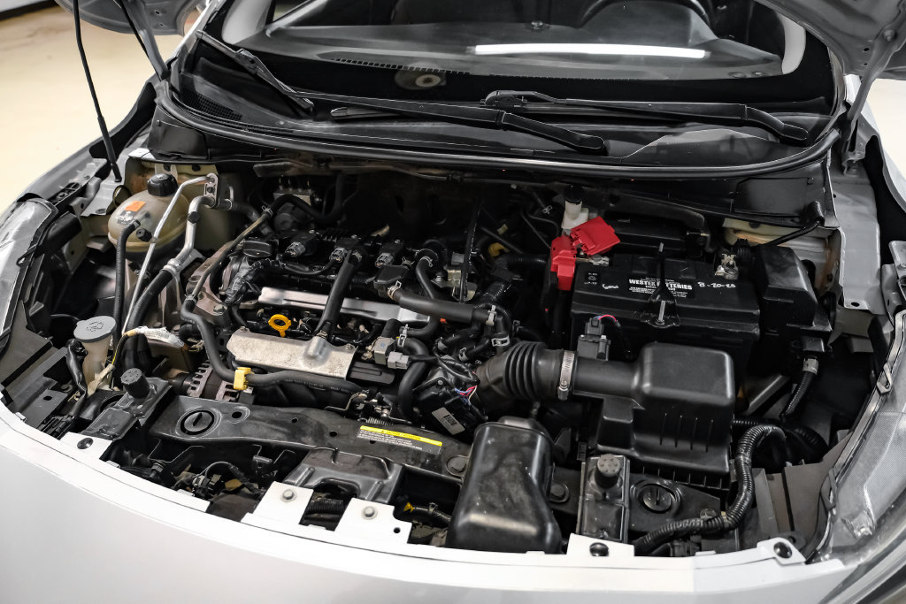 Used 2020 Nissan Versa SR FWD image 44