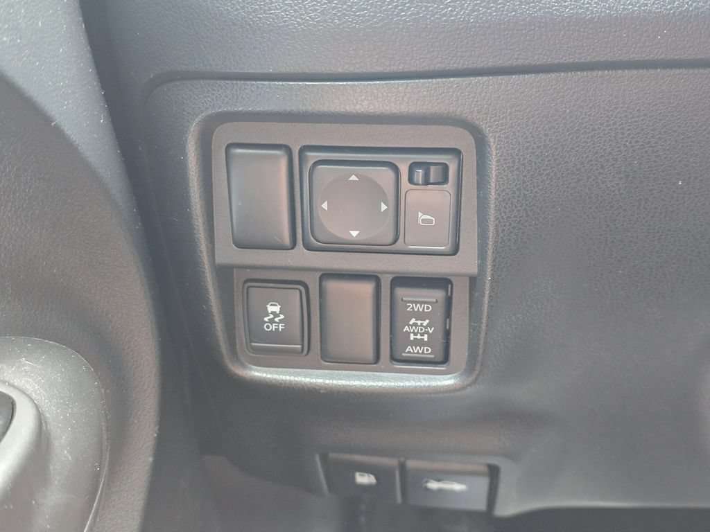 Used 2013 Nissan Juke SV AWD/4WD image 18