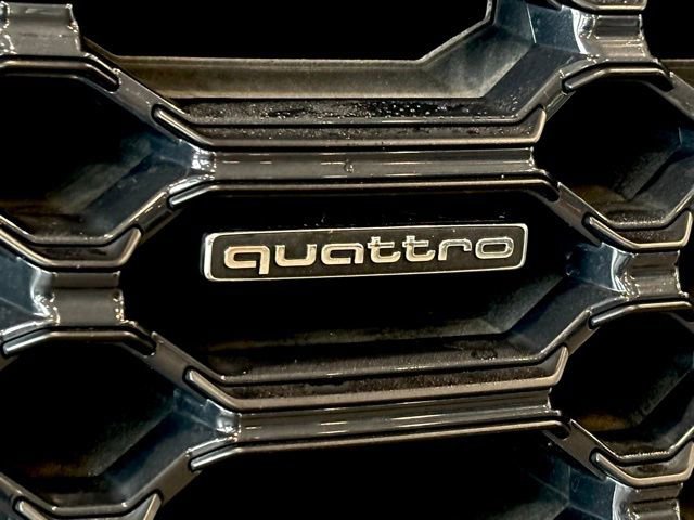 Used 2022 Audi Q5 2.0T Premium Plus w/ Premium Plus Package AWD/4WD image 11