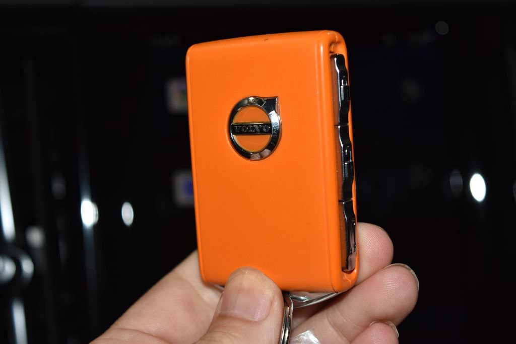 Used 2022 Volvo XC60 B5 Momentum image 16