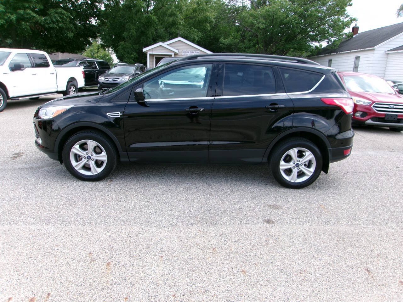 Used 2016 Ford Escape SE w/ Equipment Group 201A AWD/4WD image 2