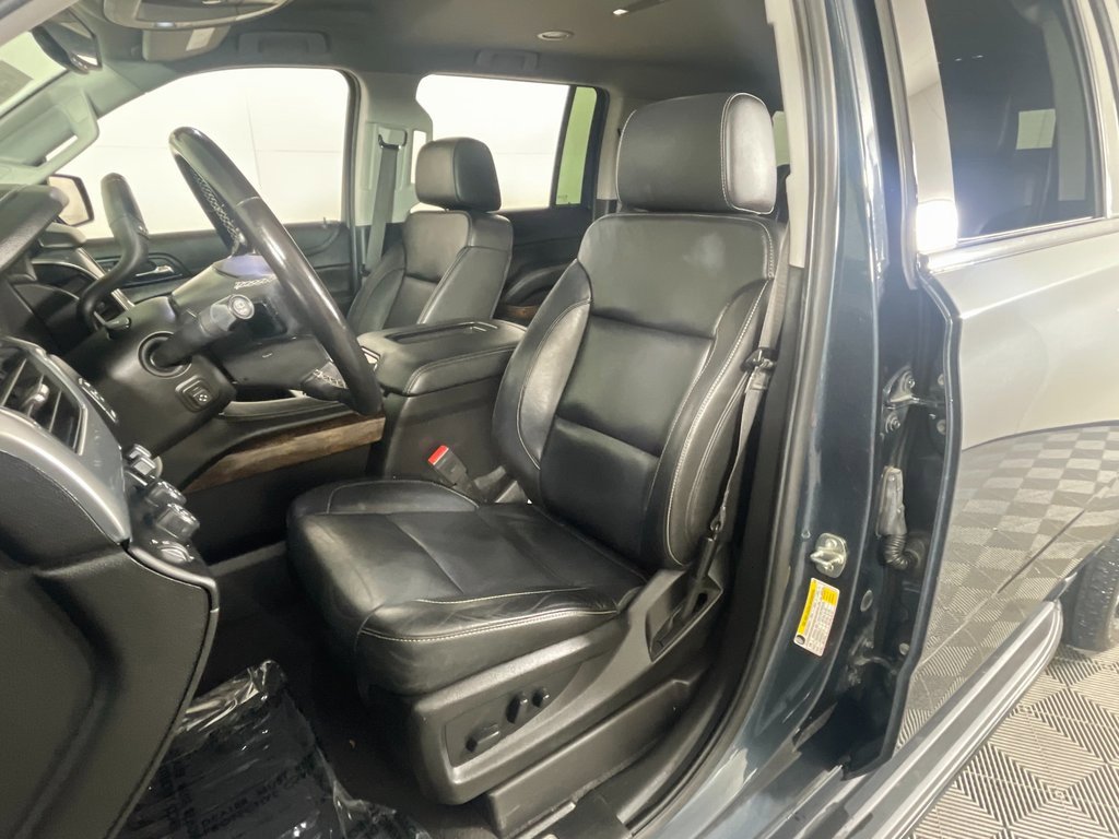 Used 2020 Chevrolet Suburban LT w/ RST Edition image 22