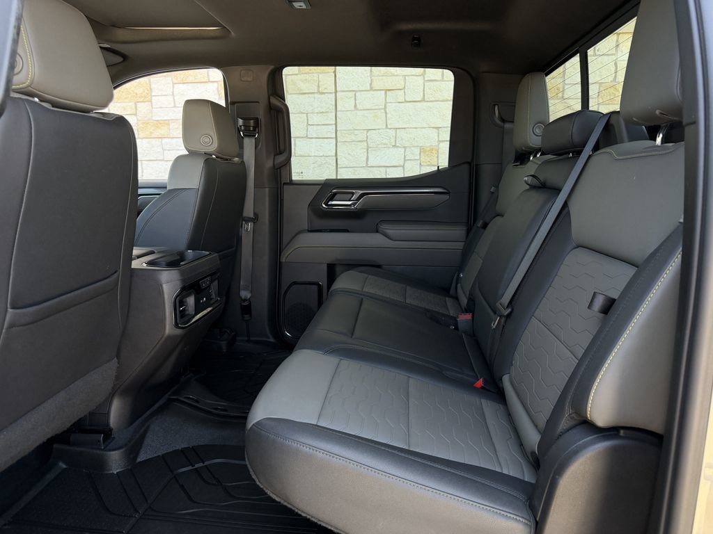 Used 2023 Chevrolet Silverado 1500 ZR2 w/ Technology Package AWD/4WD image 27