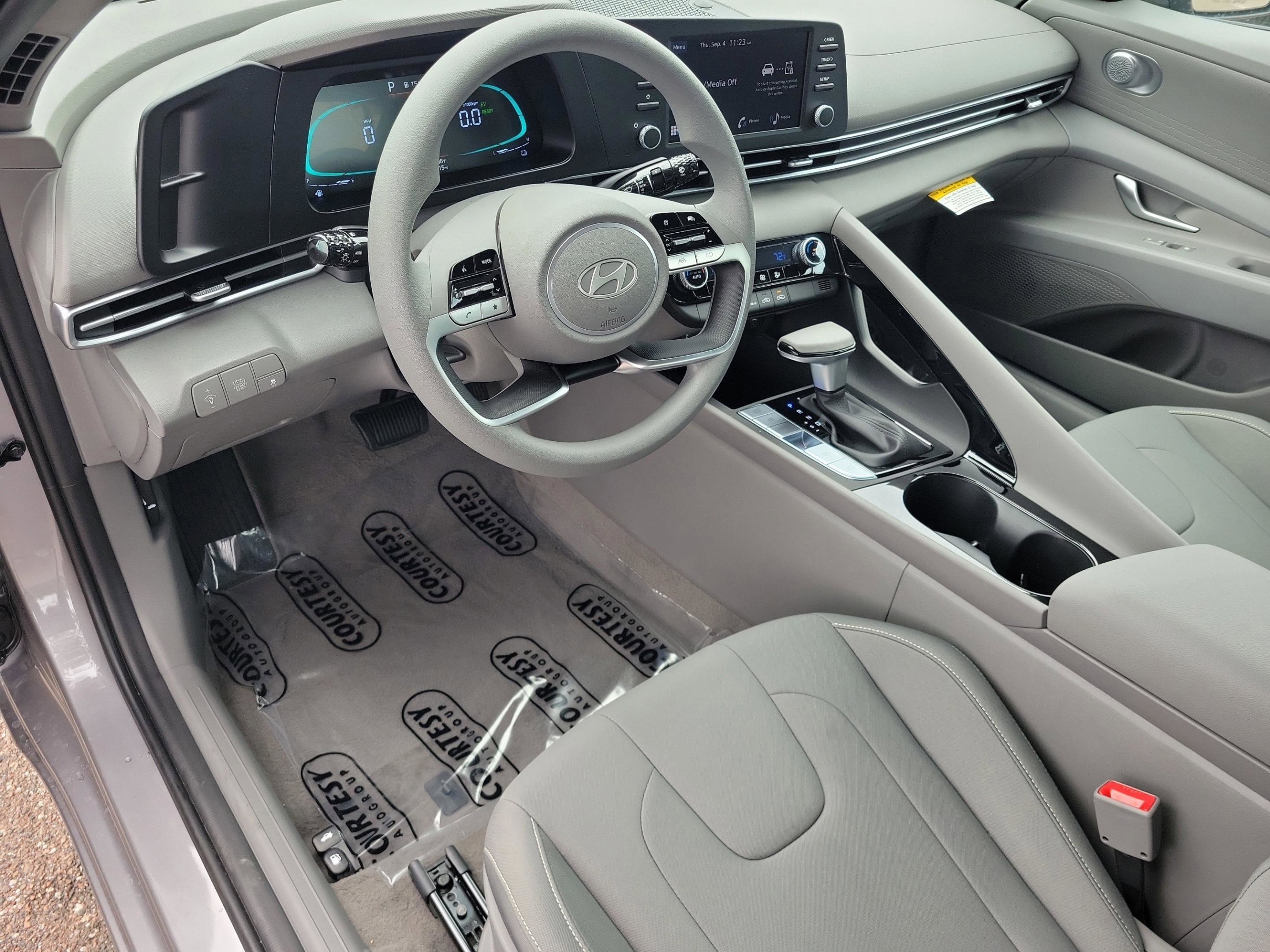 New 2025 Hyundai Elantra Blue image 20