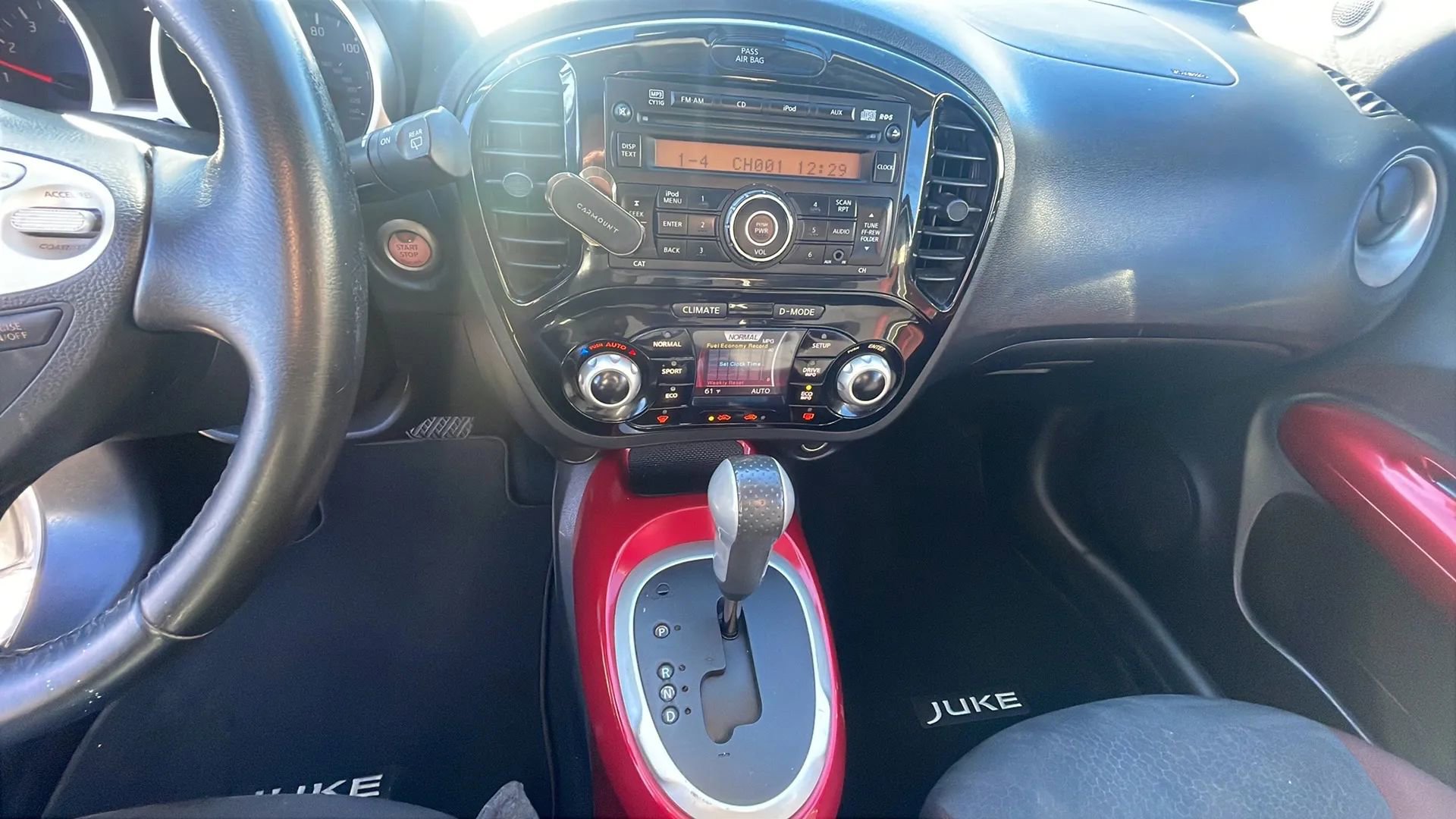 Used 2014 Nissan Juke SV image 12