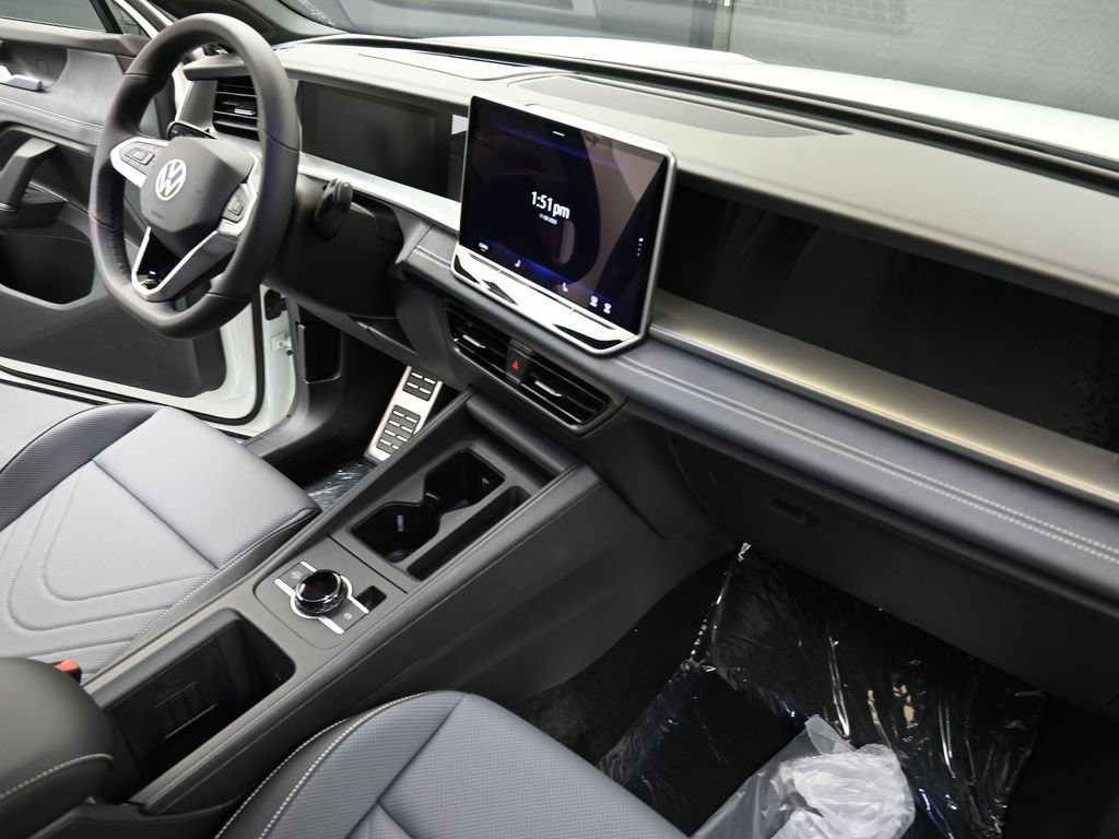 New 2026 Volkswagen Tiguan SE R-Line image 13