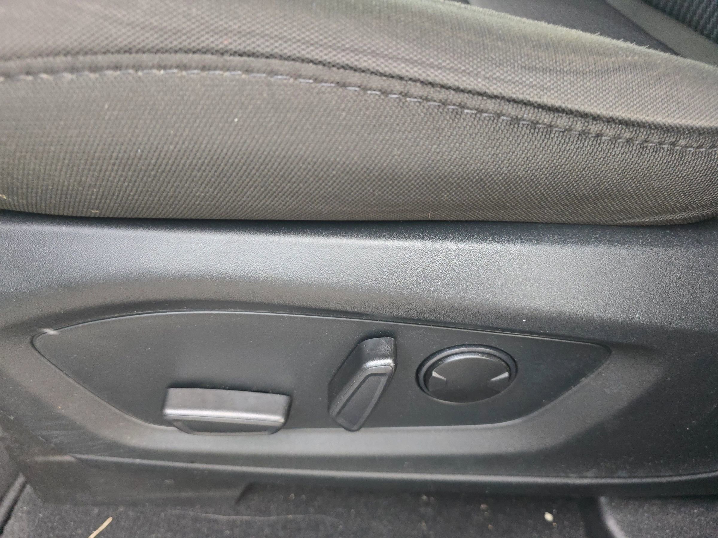 Used 2022 Ford Explorer XLT image 11