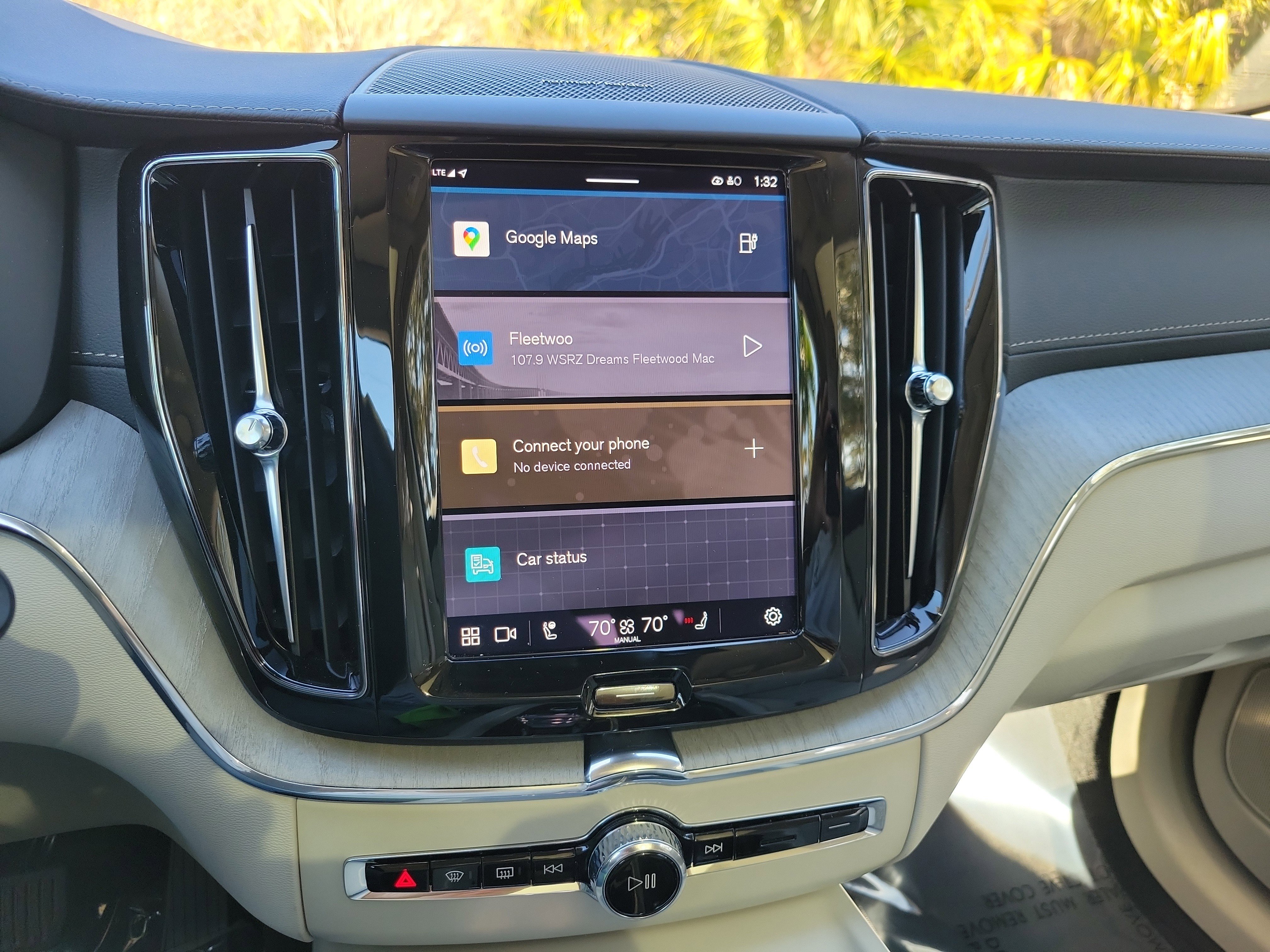 Used 2025 Volvo XC60 T8 Ultra w/ Climate Package image 22