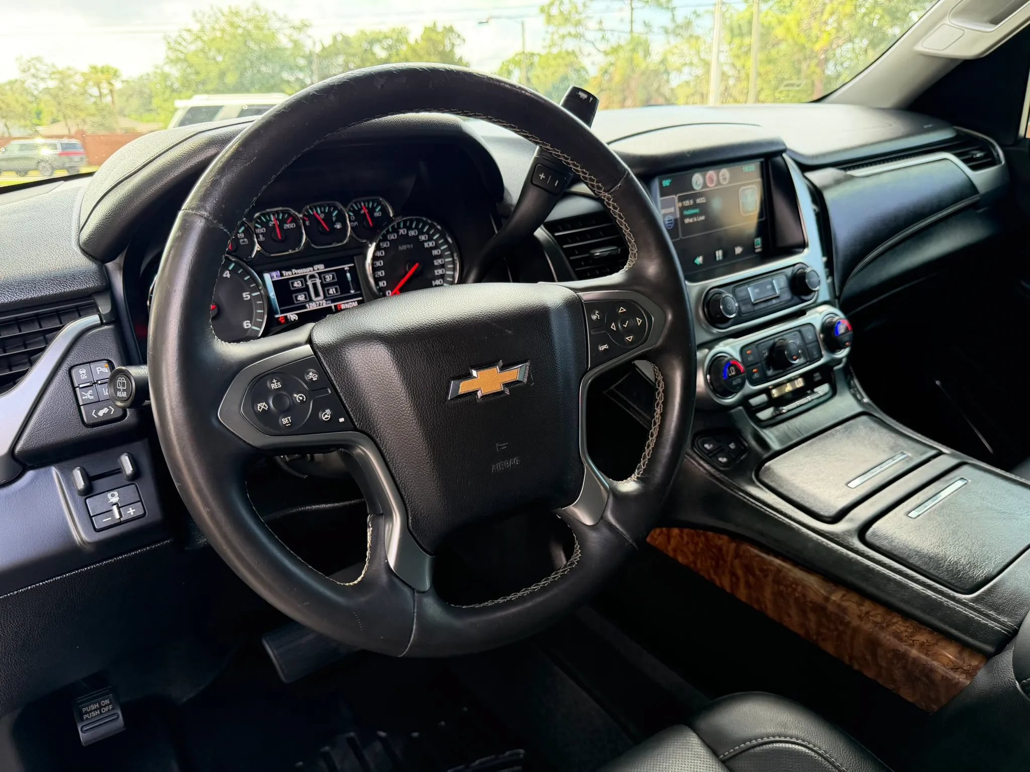 Used 2015 Chevrolet Tahoe LTZ RWD image 8
