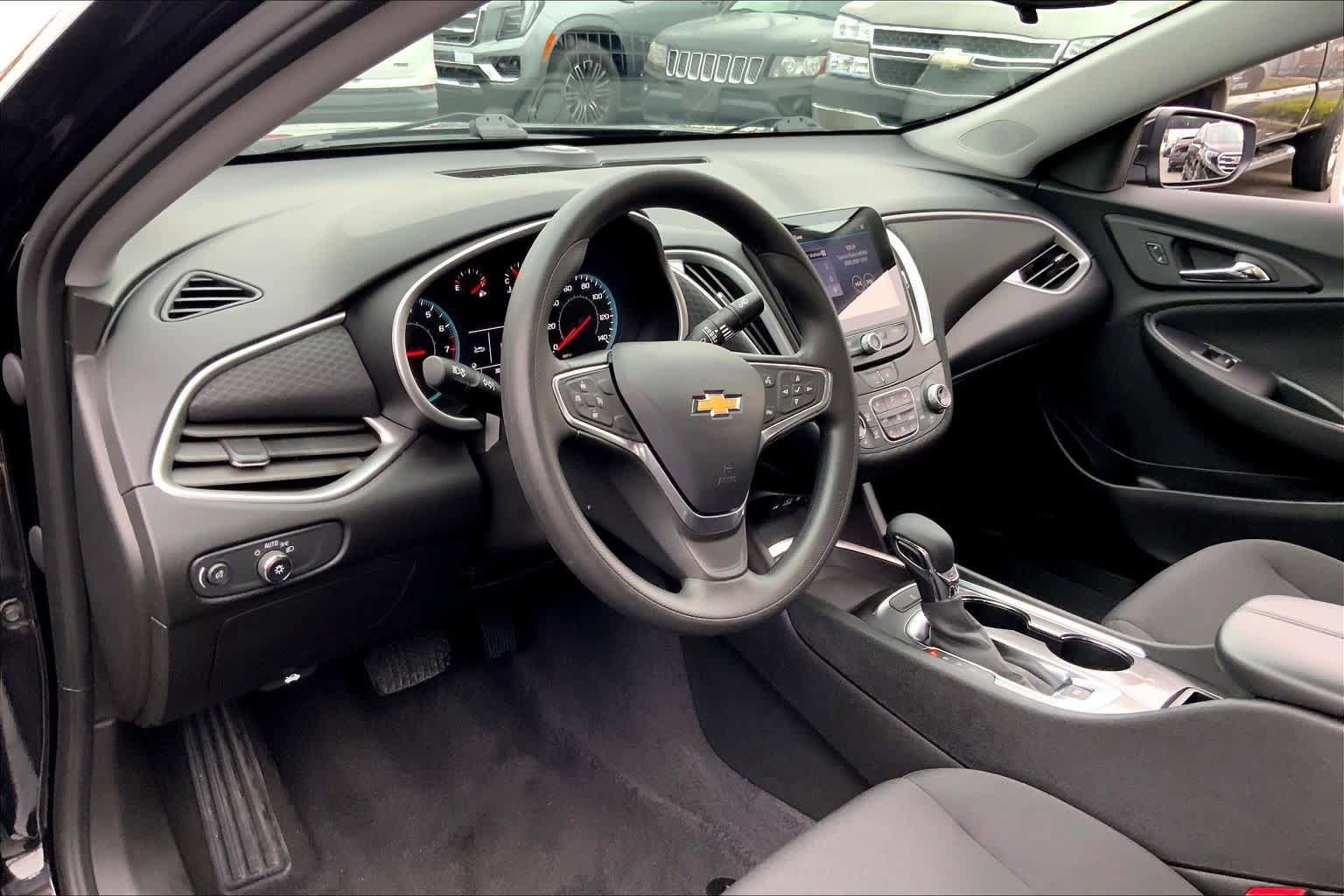 Used 2022 Chevrolet Malibu LT FWD image 17