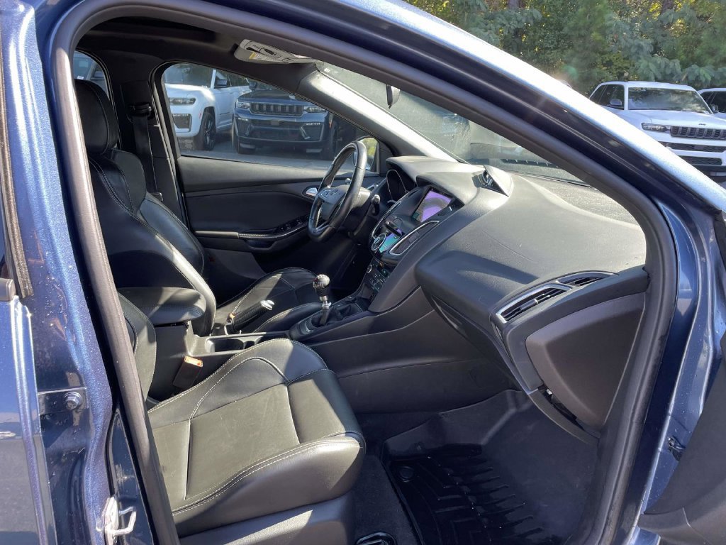 Used 2018 Ford Focus ST w/ Equipment Group 402A FWD image 15