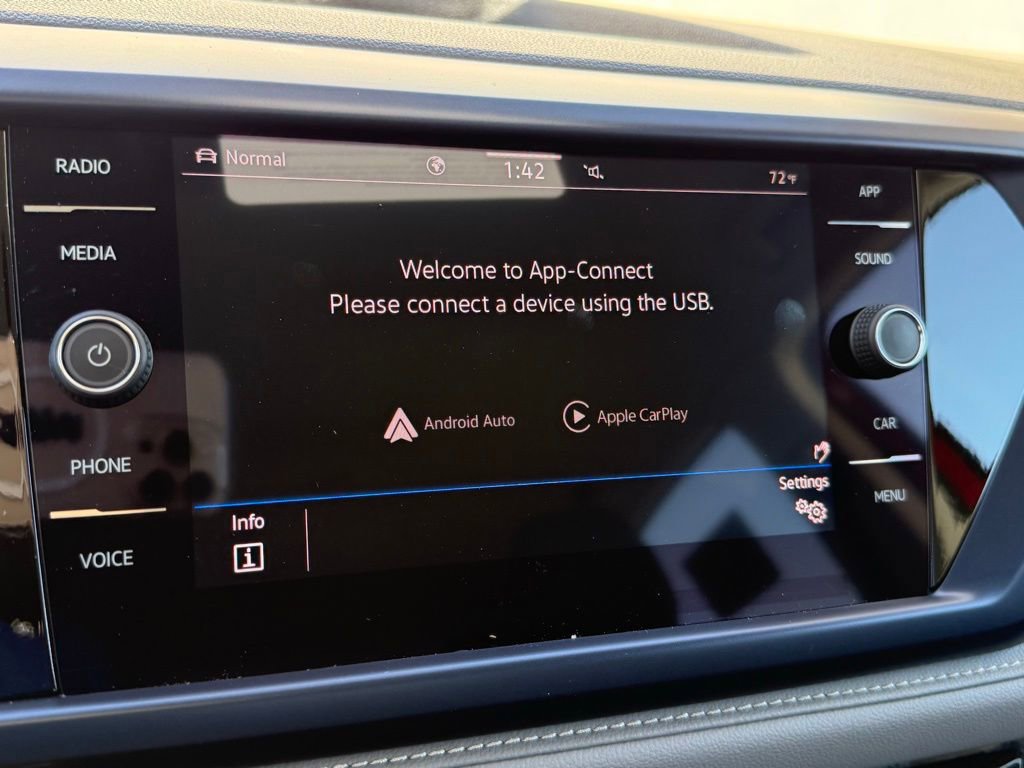 Certified 2024 Volkswagen Taos SE image 12