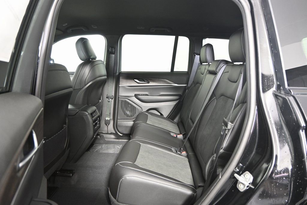 New 2026 Jeep Grand Cherokee Laredo image 17