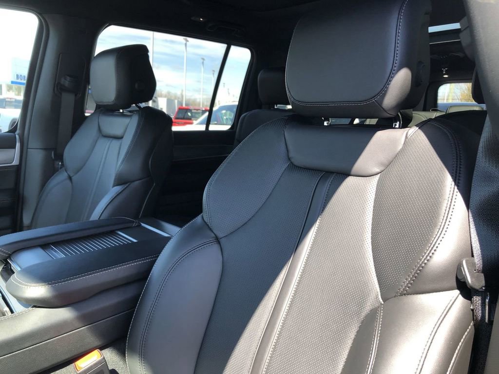 New 2026 Jeep Grand Wagoneer L 4WD image 23