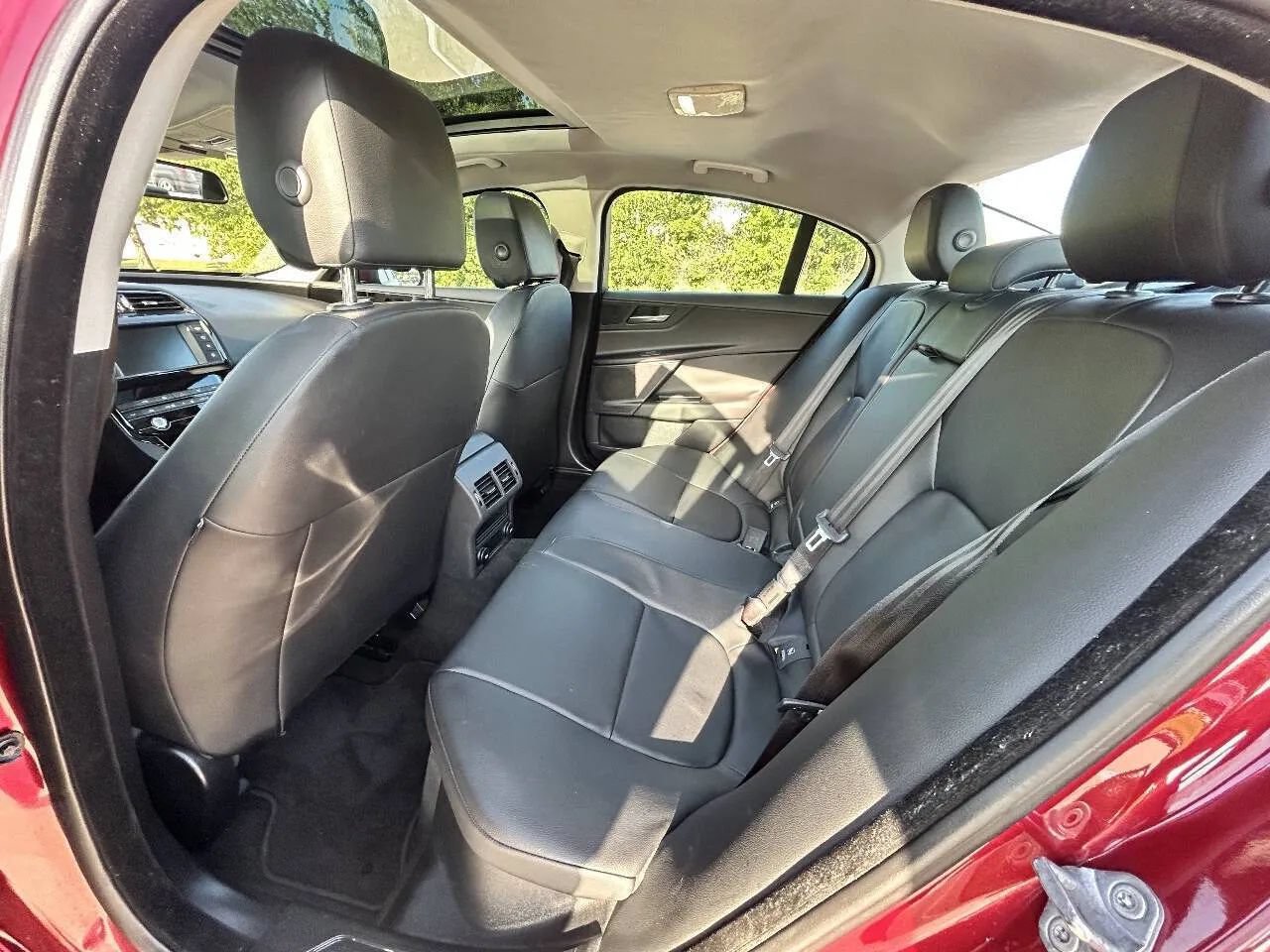 Used 2017 Jaguar XE Premium RWD image 13