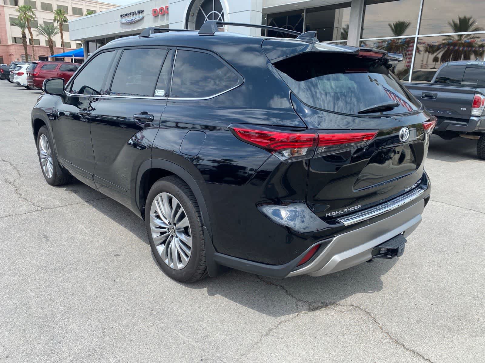 Used 2025 Toyota Highlander Platinum AWD/4WD image 9