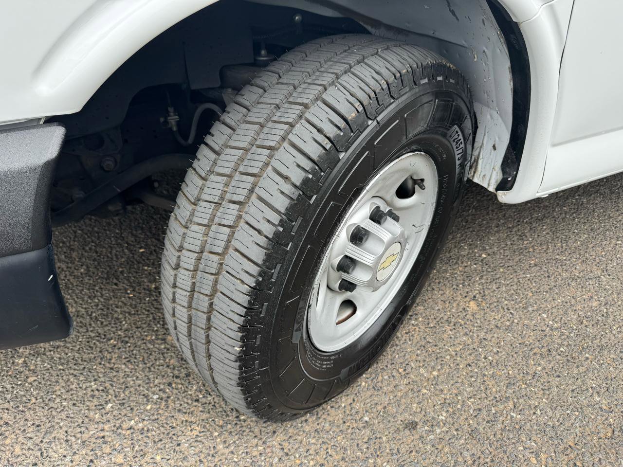 Used 2013 Chevrolet Express 2500 RWD image 33