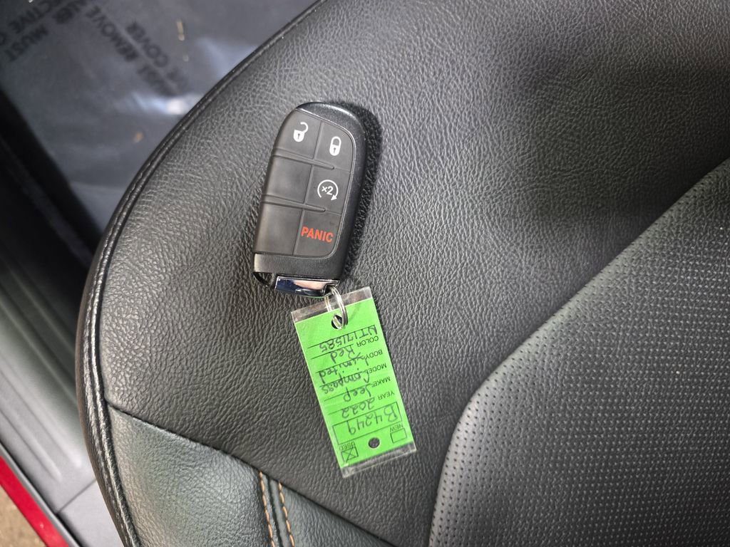 Used 2022 Jeep Compass Limited image 33