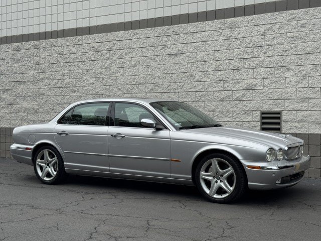 Used 2005 Jaguar XJ Vanden Plas Super V8 RWD image 4