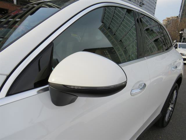 Used 2025 Mercedes-Benz GLC 300 4MATIC image 26