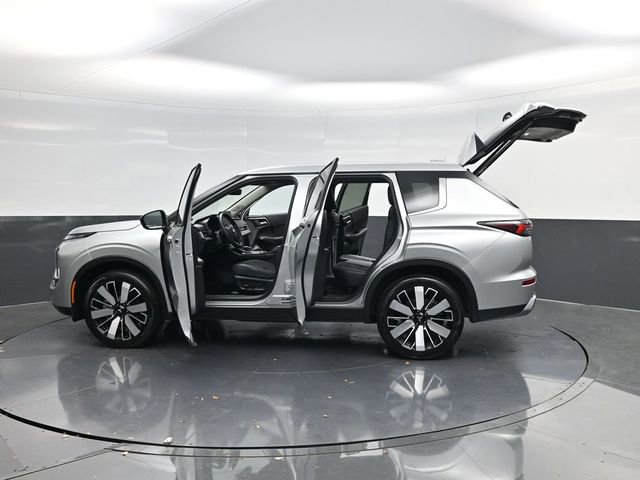 Used 2025 Mitsubishi Outlander SE image 62