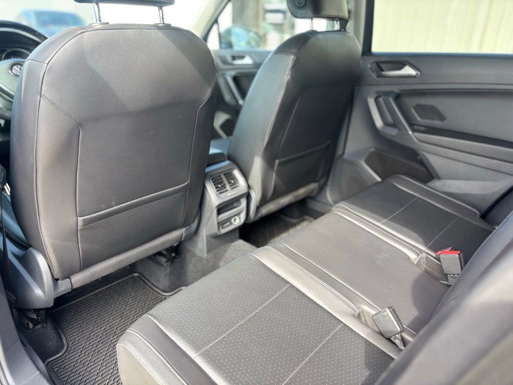 Used 2018 Volkswagen Tiguan SE w/ Panoramic Sunroof Package AWD/4WD image 19