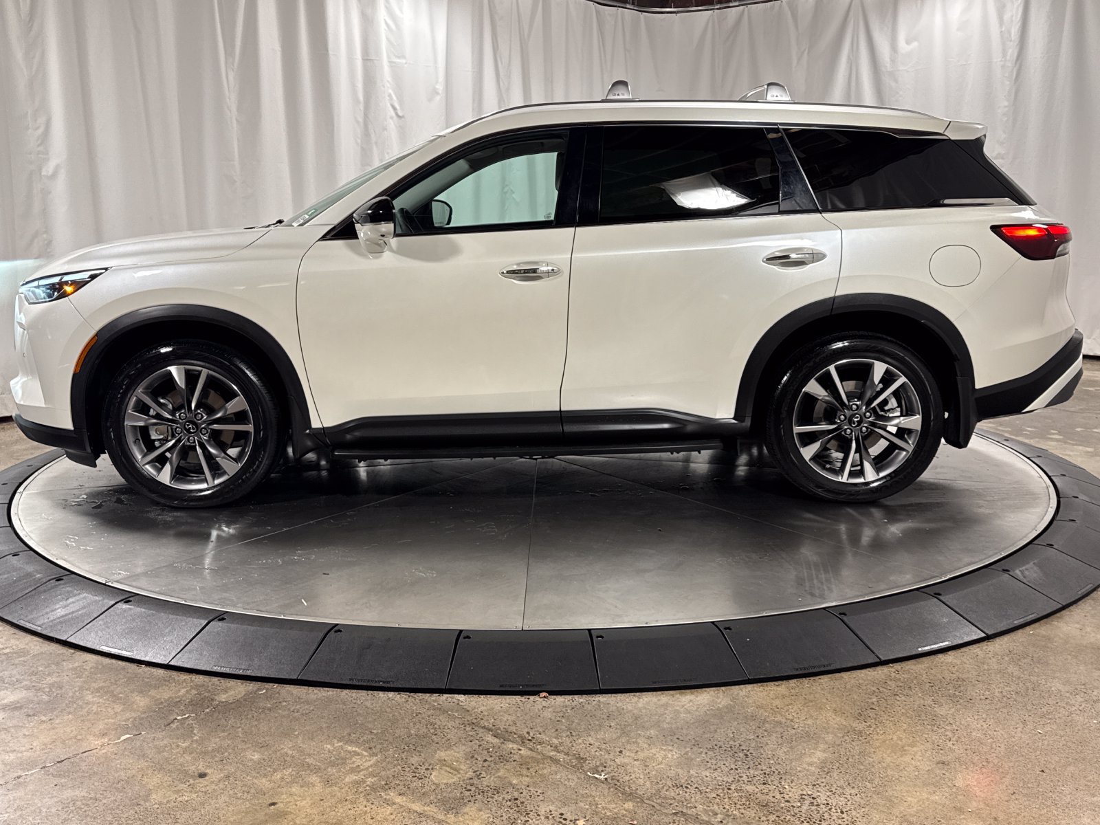 Used 2022 INFINITI QX60 Luxe w/ Performance Audio Package AWD/4WD image 8