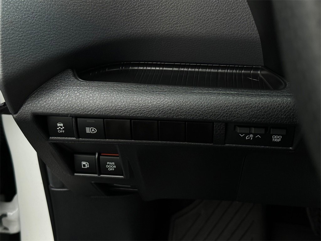 Certified 2024 Toyota Sienna XSE image 32