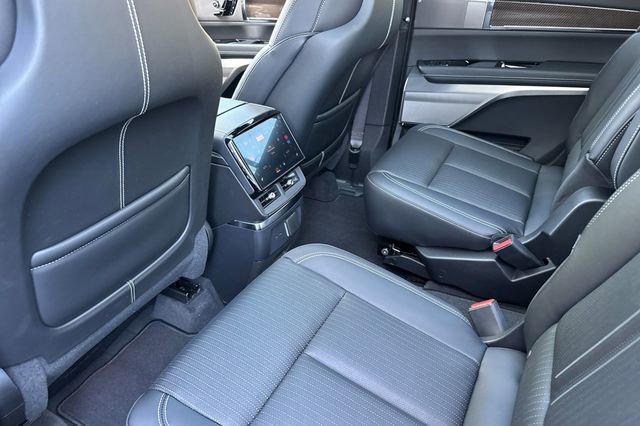 New 2026 Cadillac Vistiq Sport w/ LPO, Floor Liner Package image 8