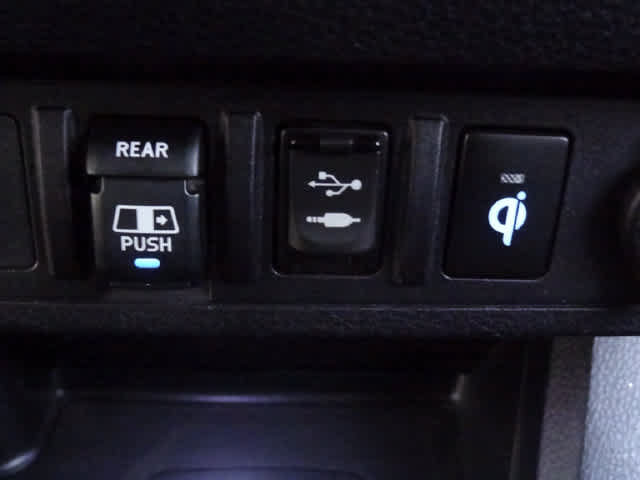 Used 2018 Toyota Tacoma TRD Sport AWD/4WD image 35