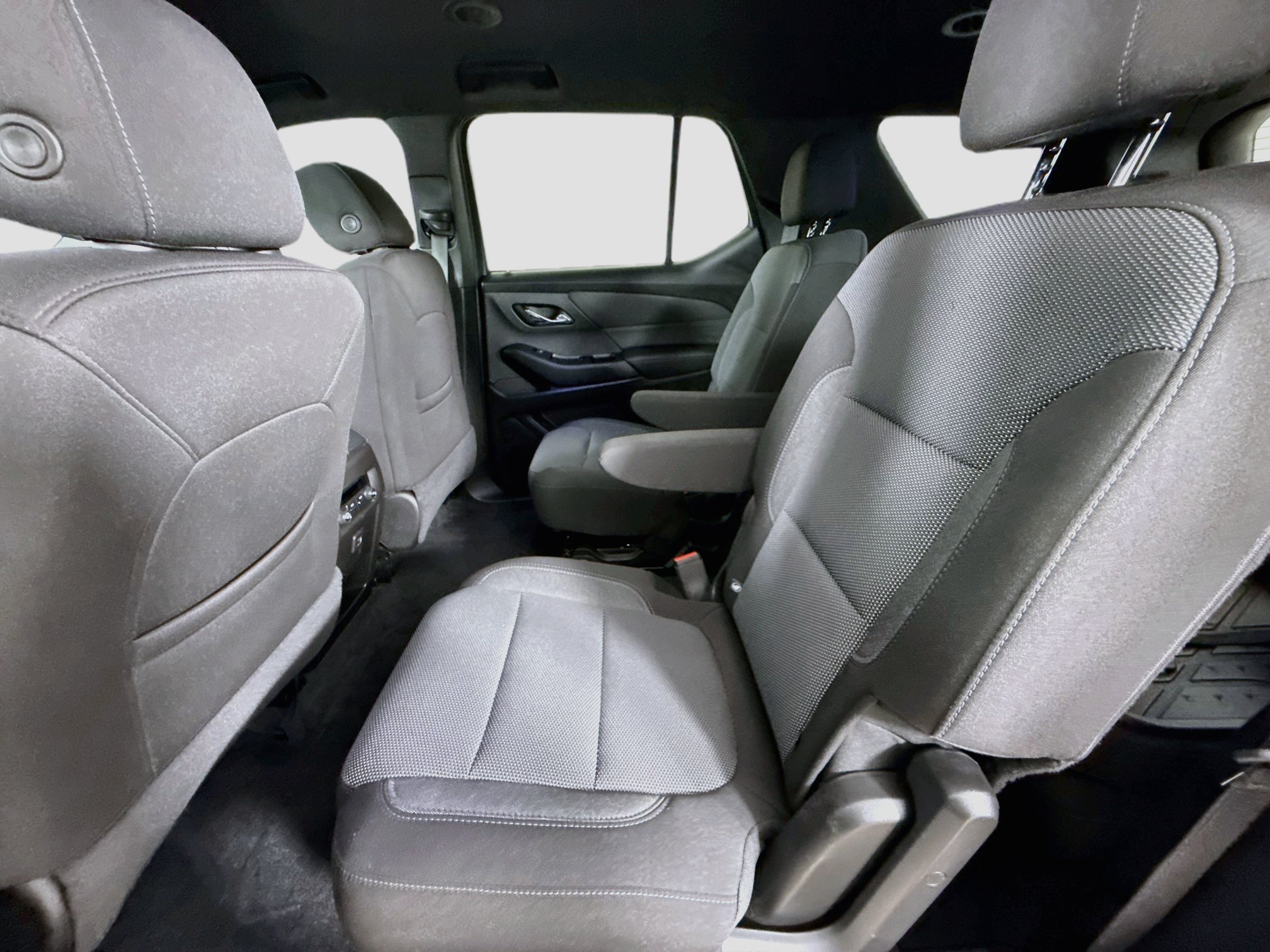 Used 2023 Chevrolet Traverse LT FWD image 25