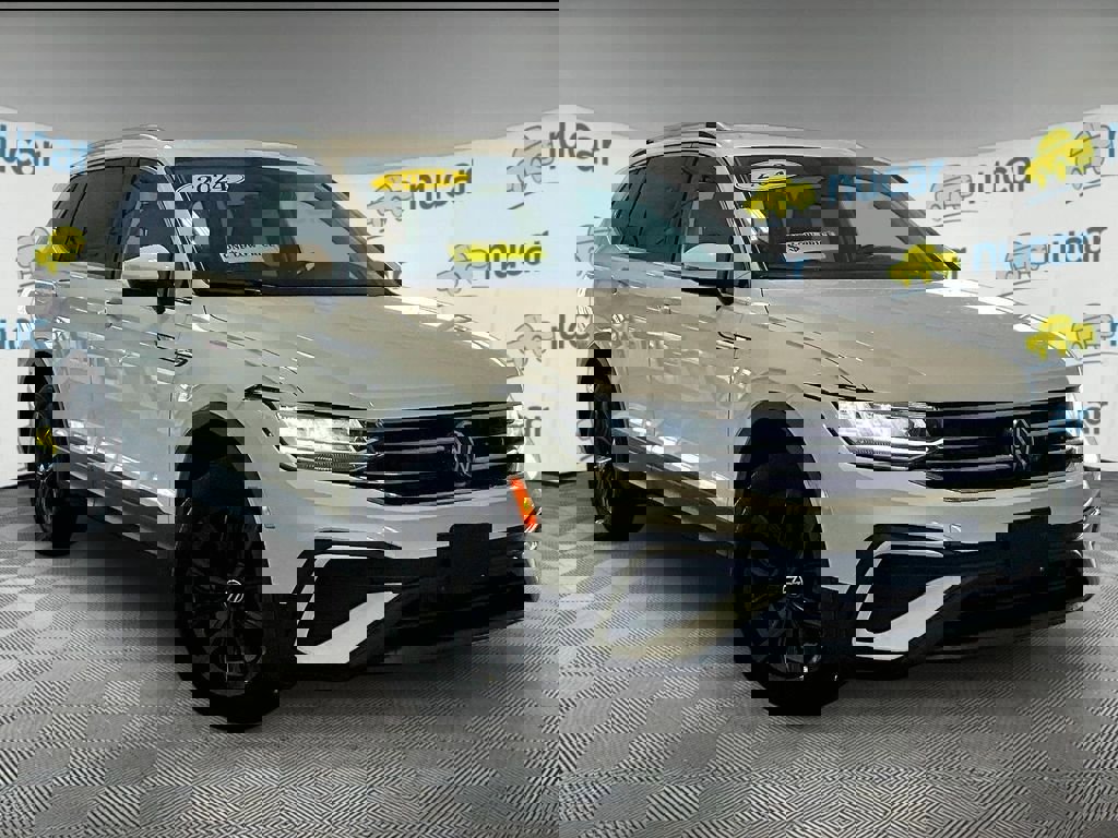 Used 2024 Volkswagen Tiguan SE image 1