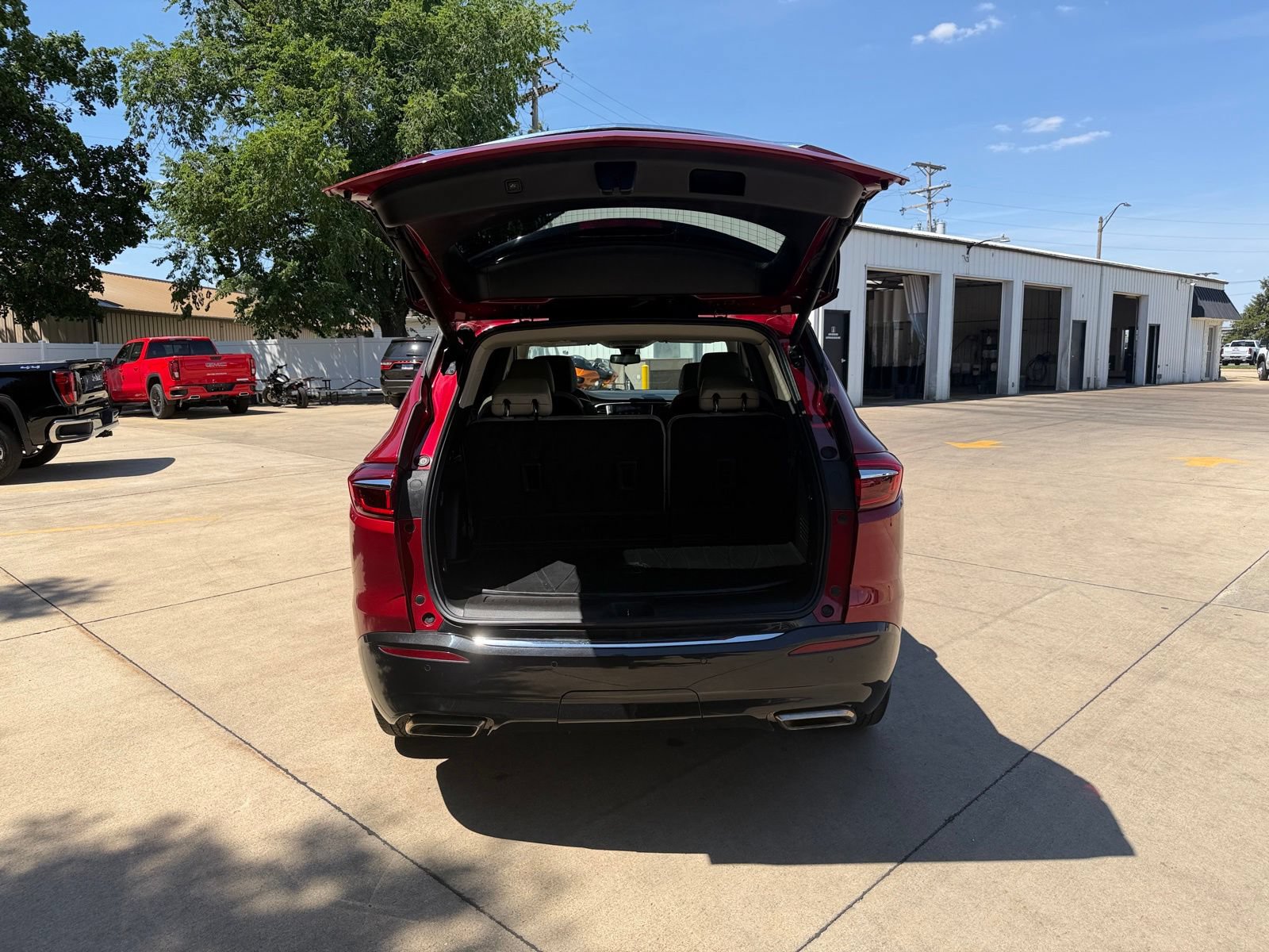 Used 2020 Buick Enclave Premium w/ Surround and Sites Package AWD/4WD image 34